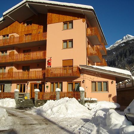 Hotel Dama Bianca Valtournenche Bagian luar foto