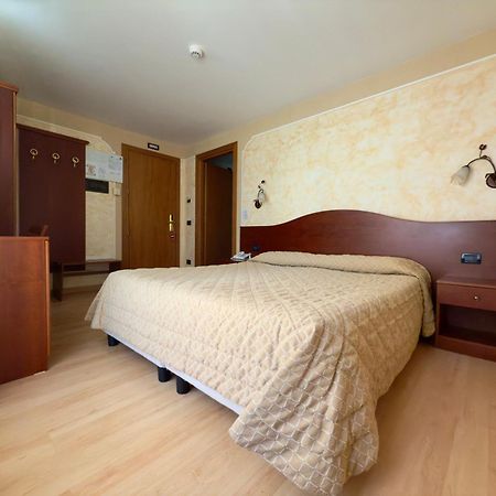 Hotel Dama Bianca Valtournenche Bagian luar foto