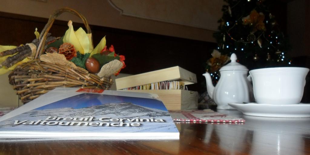 Hotel Dama Bianca Valtournenche Bagian luar foto