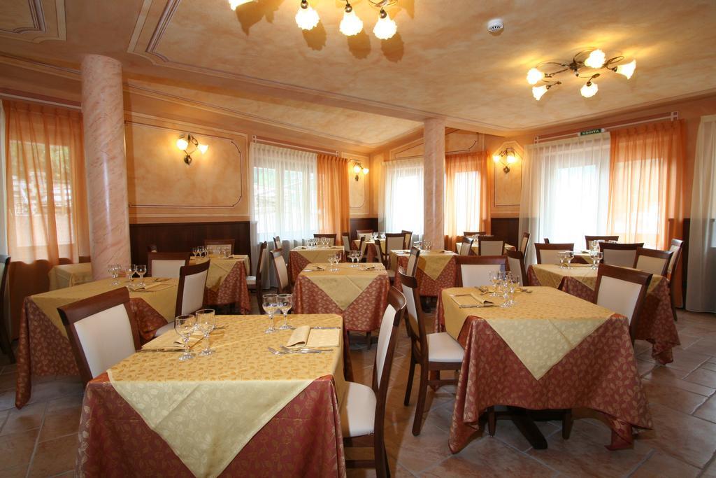 Hotel Dama Bianca Valtournenche Bagian luar foto