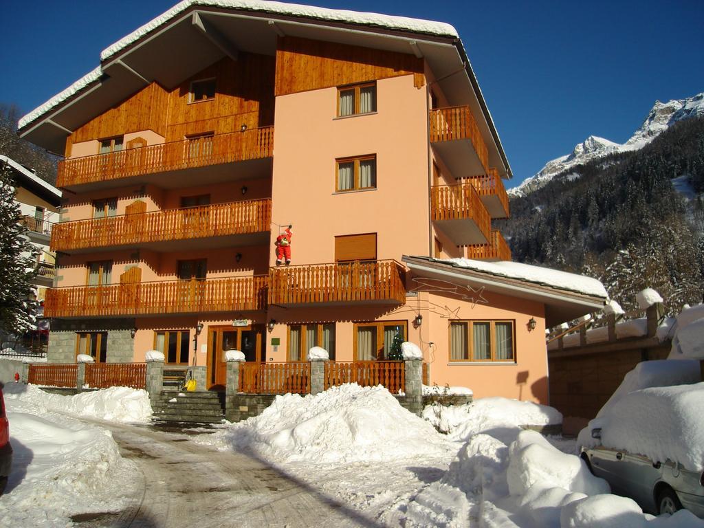 Hotel Dama Bianca Valtournenche Bagian luar foto