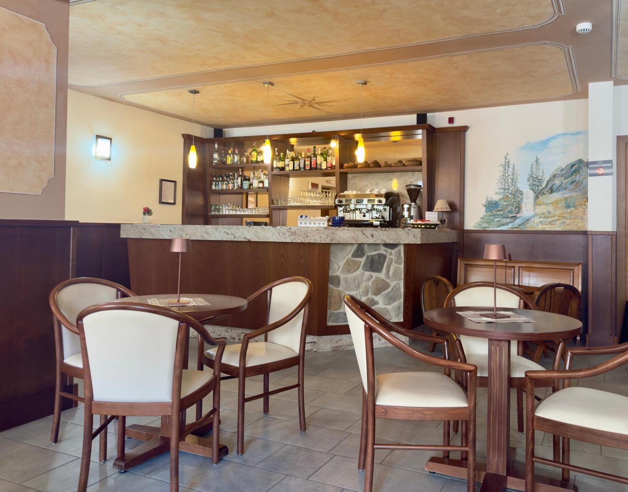 Hotel Dama Bianca Valtournenche Bagian luar foto