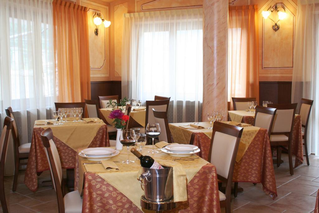Hotel Dama Bianca Valtournenche Bagian luar foto