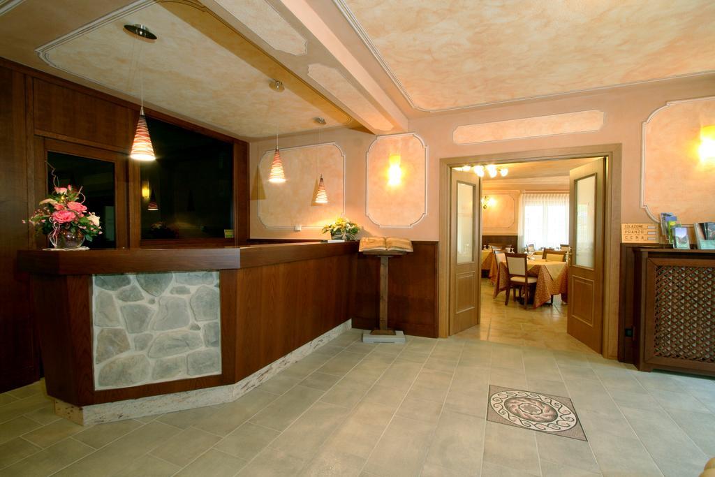 Hotel Dama Bianca Valtournenche Bagian luar foto